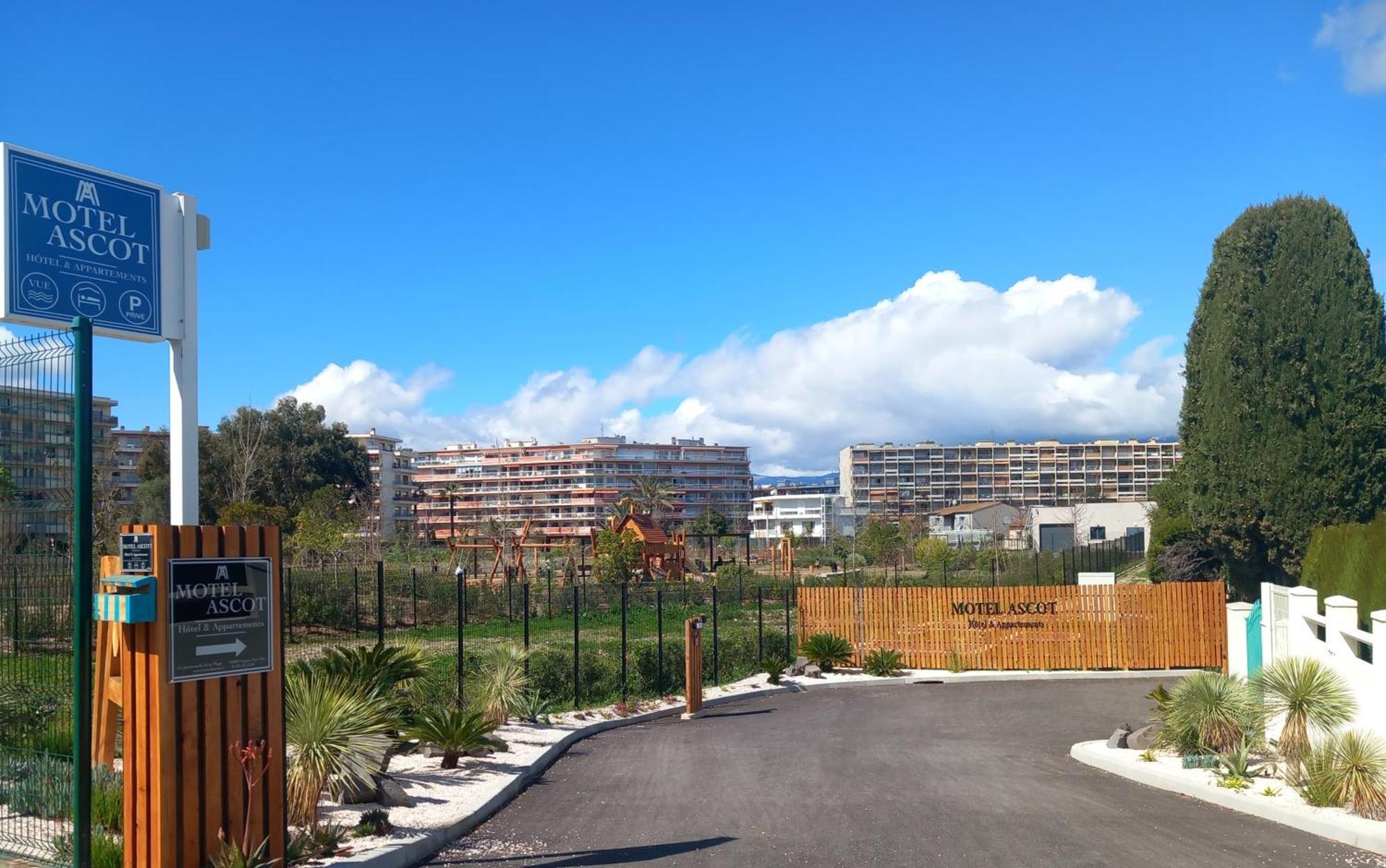 Aparthotel Ascot - &